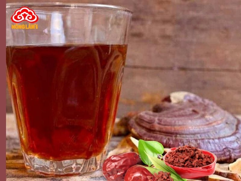 Tác Dụng Bất Ngờ Của Nấm Linh Chi Cho Quý Ông 10 Nam giới có thể sử dụng nước nấm linh chi kết hợp kỷ tử và táo đỏ uống hằng ngày