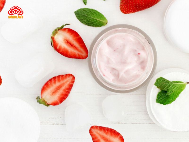 Mặt nạ nấm linh chi & dâu tây (kiểm soát dầu và làm mờ thâm nám)