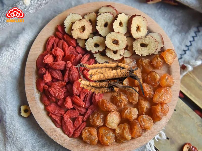 Công thức ngâm kết hợp táo đỏ và long nhãn