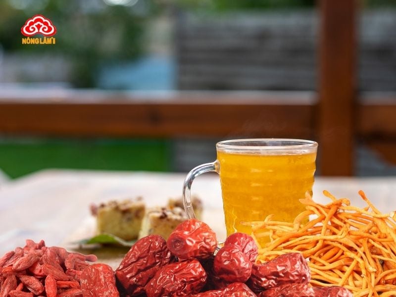 Cách pha trà đông trùng hạ thảo, táo đỏ, kỷ tử