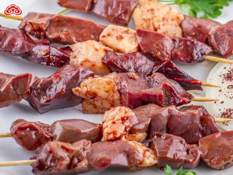 Người Cao Huyết Áp Nên Ăn Gì Và Kiêng Gì? 18 Người bệnh huyết áp cần hạn chế thực phẩm nhiều cholesterol và chất béo bão hòa.