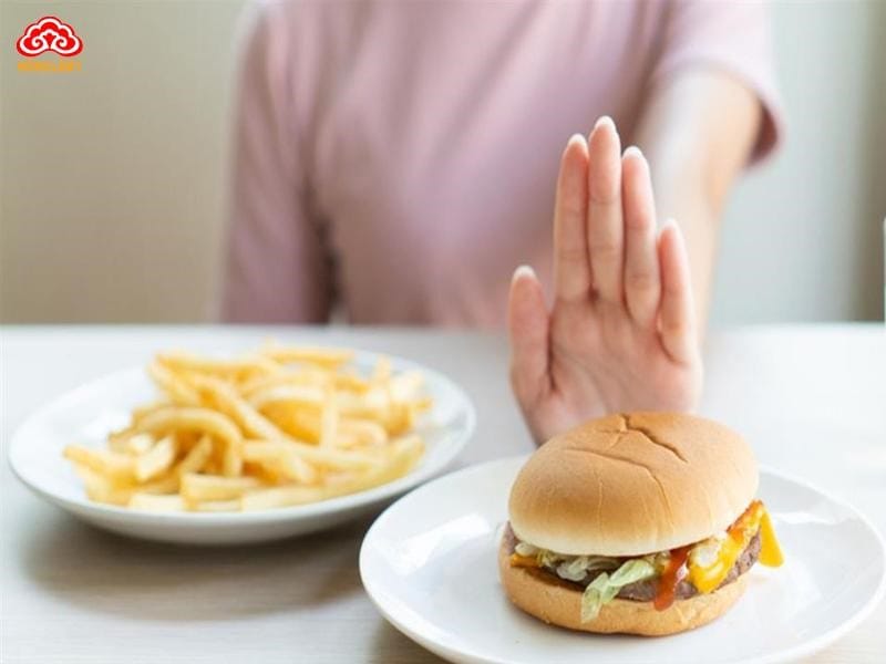 Người Cao Huyết Áp Nên Ăn Gì Và Kiêng Gì? 20 Người thừa cân, béo phì và huyết áp cao cần tránh các đồ ăn nhanh